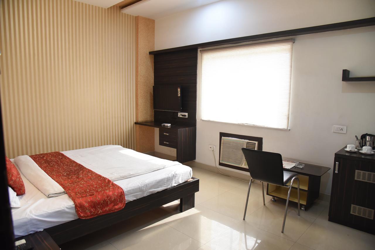Hotel Pink Pearl Raigarh Room photo