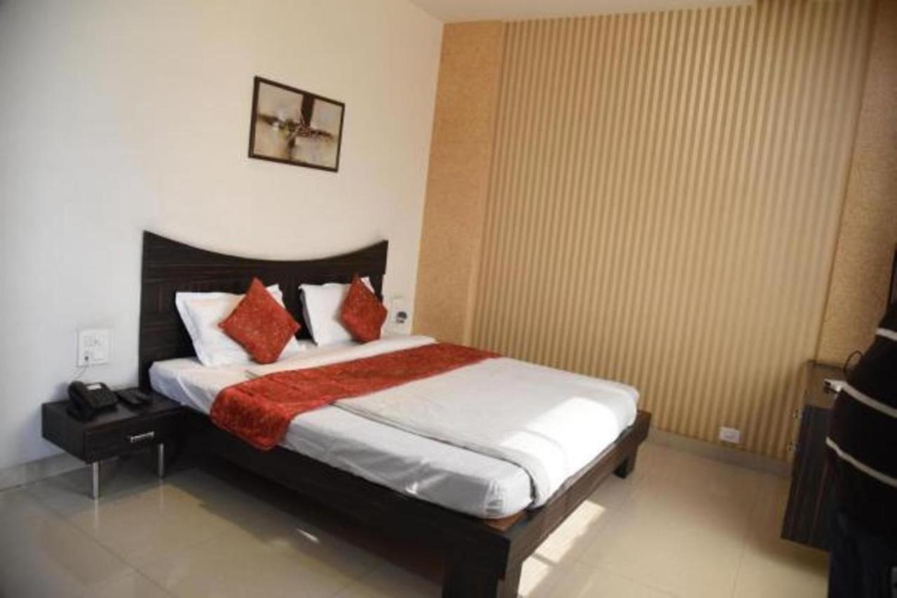 Hotel Pink Pearl Raigarh Exterior photo